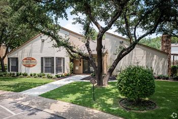 Courtyard Walking Path at Summit Ridge Apartments, Temple, Texas
